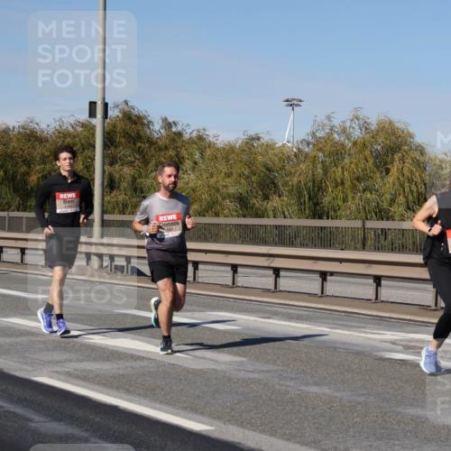 03.10.2025 - Köhlbrandbrückenlauf Julia Fischer http://msf.ph/oto/9008986 03.10.2025 12:51:54 Position 3  meine-sportfotos.de