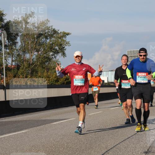 03.10.2025 - Köhlbrandbrückenlauf Luisa Fischer http://msf.ph/oto/9008989 03.10.2025 10:50:52 Position 3 1033, 1239, 1132 meine-sportfotos.de