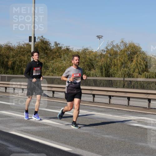 03.10.2025 - Köhlbrandbrückenlauf Julia Fischer http://msf.ph/oto/9008991 03.10.2025 12:51:54 Position 3  meine-sportfotos.de