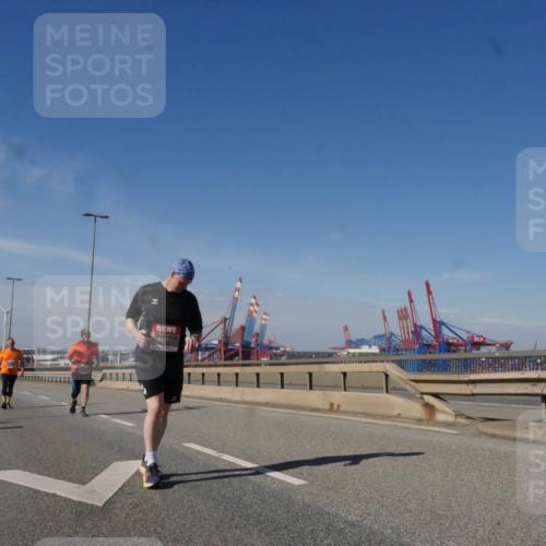 03.10.2025 - Köhlbrandbrückenlauf Matties Gatica Varas http://msf.ph/oto/9008992 03.10.2025 13:05:22 Position 2 118 meine-sportfotos.de