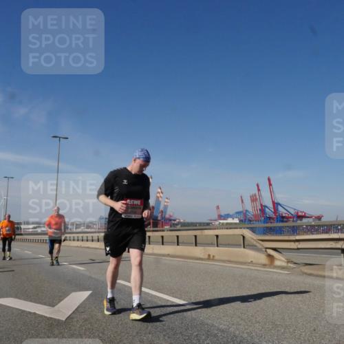 03.10.2025 - Köhlbrandbrückenlauf Matties Gatica Varas http://msf.ph/oto/9008997 03.10.2025 13:05:23 Position 2 18 meine-sportfotos.de