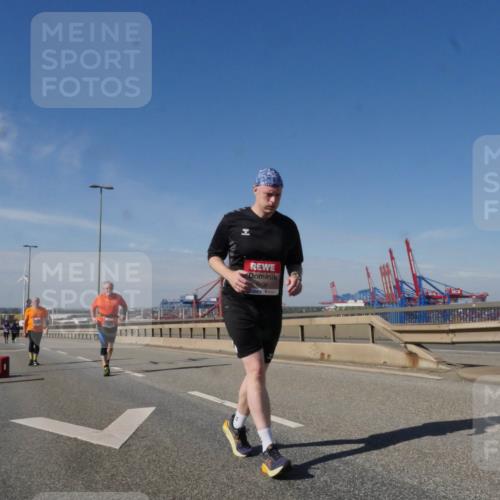 03.10.2025 - Köhlbrandbrückenlauf Matties Gatica Varas http://msf.ph/oto/9009005 03.10.2025 13:05:23 Position 2 6136 meine-sportfotos.de