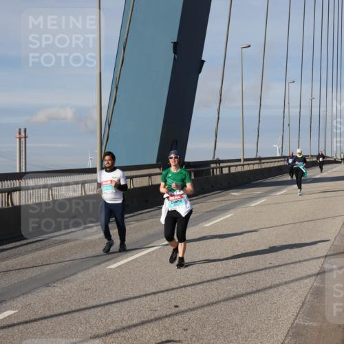 03.10.2025 - Köhlbrandbrückenlauf Julia Fischer http://msf.ph/oto/9009019 03.10.2025 10:08:22 Position 2  meine-sportfotos.de