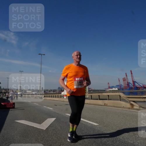 03.10.2025 - Köhlbrandbrückenlauf Matties Gatica Varas http://msf.ph/oto/9009024 03.10.2025 13:05:30 Position 2 6264 meine-sportfotos.de
