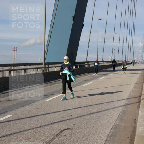 03.10.2025 - Köhlbrandbrückenlauf Julia Fischer http://msf.ph/oto/9009027 03.10.2025 10:08:29 Position 2  meine-sportfotos.de