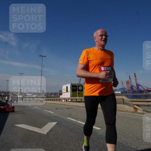 03.10.2025 - Köhlbrandbrückenlauf Matties Gatica Varas http://msf.ph/oto/9009029 03.10.2025 13:05:30 Position 2  meine-sportfotos.de