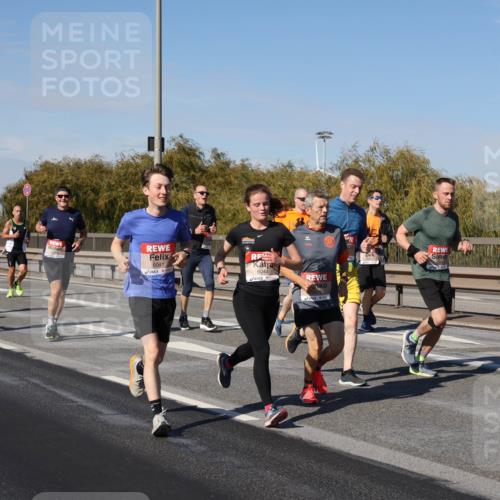03.10.2025 - Köhlbrandbrückenlauf Julia Fischer http://msf.ph/oto/9009039 03.10.2025 12:52:02 Position 3 6041, 6044, 1 meine-sportfotos.de
