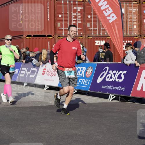 03.10.2025 - Köhlbrandbrückenlauf Michael Burmester http://msf.ph/oto/9009058 03.10.2025 10:10:16 Ziel 1192, 1307, 1375, 1536, 1583, 1636, 1660, 2134, 2679, 2821, 3124 meine-sportfotos.de