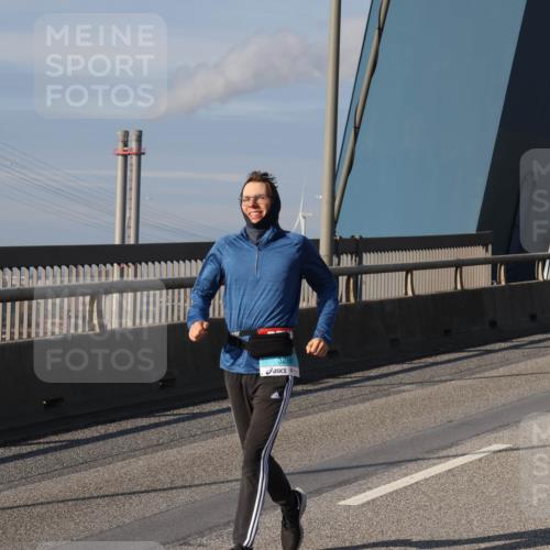 03.10.2025 - Köhlbrandbrückenlauf Julia Fischer http://msf.ph/oto/9009071 03.10.2025 10:08:51 Position 2  meine-sportfotos.de