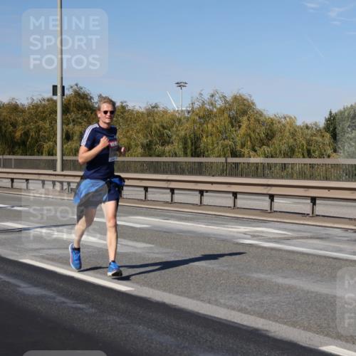 03.10.2025 - Köhlbrandbrückenlauf Julia Fischer http://msf.ph/oto/9009083 03.10.2025 12:52:07 Position 3  meine-sportfotos.de