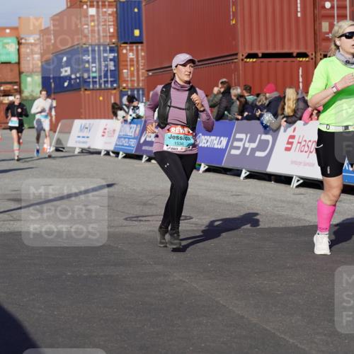 03.10.2025 - Köhlbrandbrückenlauf Michael Burmester http://msf.ph/oto/9009090 03.10.2025 10:10:17 Ziel 1192, 1307, 1375, 1536, 1583, 1631, 1636, 1660, 2134, 2679, 2821, 2858, 3124 meine-sportfotos.de