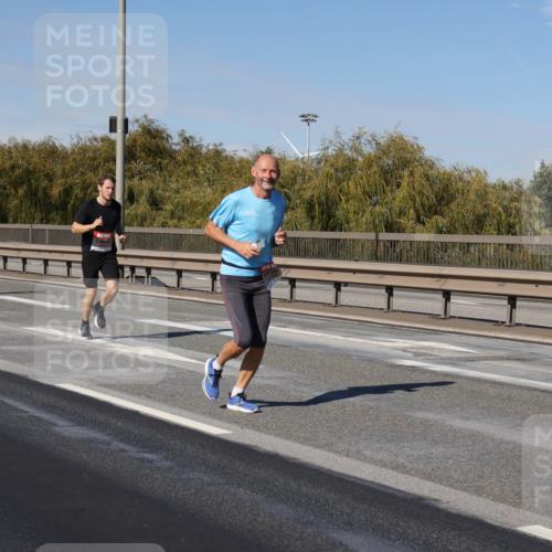 03.10.2025 - Köhlbrandbrückenlauf Julia Fischer http://msf.ph/oto/9009093 03.10.2025 12:52:09 Position 3  meine-sportfotos.de