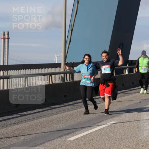03.10.2025 - Köhlbrandbrückenlauf Julia Fischer http://msf.ph/oto/9009094 03.10.2025 10:09:10 Position 2 2178, 2179 meine-sportfotos.de
