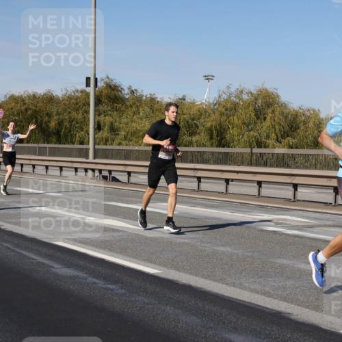 03.10.2025 - Köhlbrandbrückenlauf Julia Fischer http://msf.ph/oto/9009106 03.10.2025 12:52:10 Position 3  meine-sportfotos.de