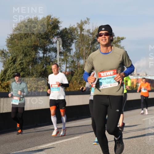 03.10.2025 - Köhlbrandbrückenlauf Luisa Fischer http://msf.ph/oto/9009110 03.10.2025 10:50:59 Position 3 1245 meine-sportfotos.de