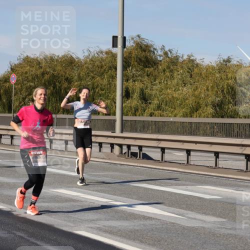03.10.2025 - Köhlbrandbrückenlauf Julia Fischer http://msf.ph/oto/9009113 03.10.2025 12:52:11 Position 3  meine-sportfotos.de