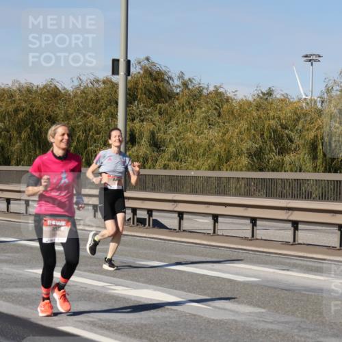03.10.2025 - Köhlbrandbrückenlauf Julia Fischer http://msf.ph/oto/9009118 03.10.2025 12:52:11 Position 3  meine-sportfotos.de