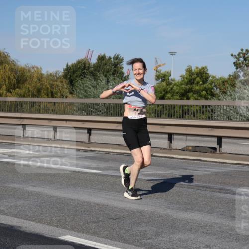 03.10.2025 - Köhlbrandbrückenlauf Julia Fischer http://msf.ph/oto/9009140 03.10.2025 12:52:15 Position 3 57 meine-sportfotos.de