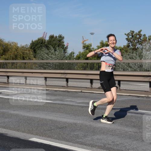 03.10.2025 - Köhlbrandbrückenlauf Julia Fischer http://msf.ph/oto/9009147 03.10.2025 12:52:15 Position 3 57 meine-sportfotos.de