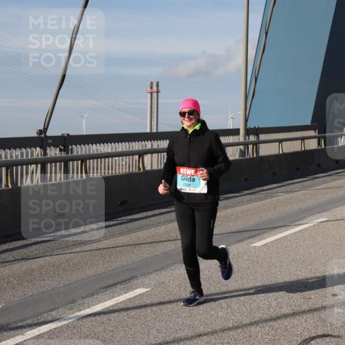03.10.2025 - Köhlbrandbrückenlauf Julia Fischer http://msf.ph/oto/9009151 03.10.2025 10:09:26 Position 2 2394 meine-sportfotos.de