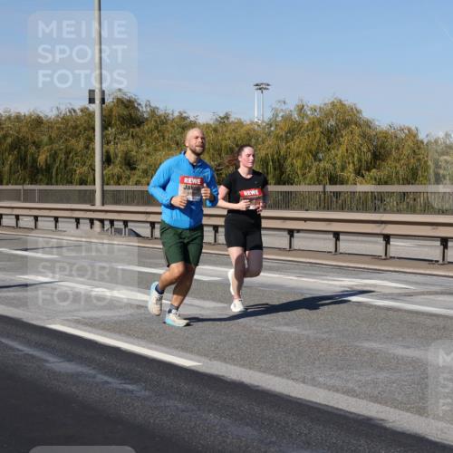 03.10.2025 - Köhlbrandbrückenlauf Julia Fischer http://msf.ph/oto/9009154 03.10.2025 12:52:18 Position 3  meine-sportfotos.de