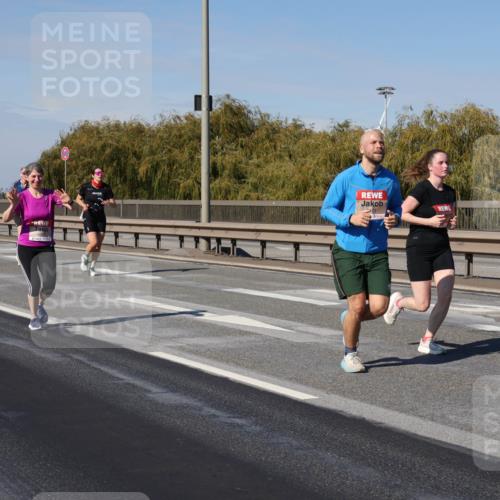 03.10.2025 - Köhlbrandbrückenlauf Julia Fischer http://msf.ph/oto/9009160 03.10.2025 12:52:18 Position 3  meine-sportfotos.de