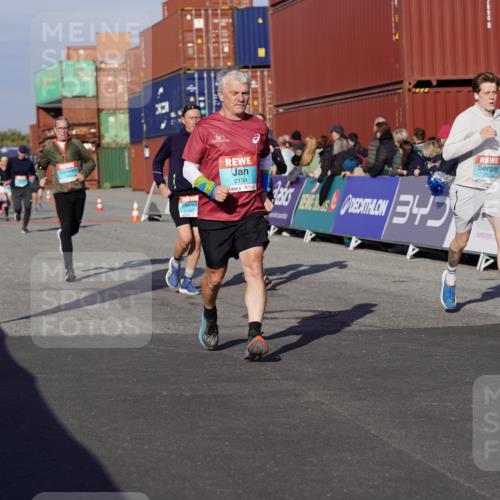 03.10.2025 - Köhlbrandbrückenlauf Michael Burmester http://msf.ph/oto/9009163 03.10.2025 10:10:21 Ziel 1307, 1375, 1536, 1605, 1631, 1636, 2134, 2821, 2858 meine-sportfotos.de