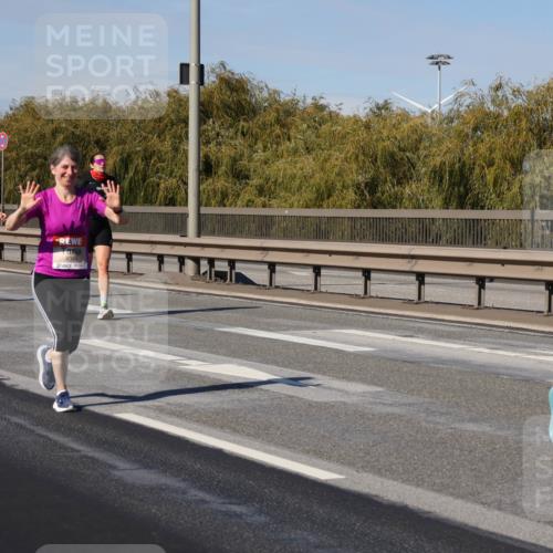 03.10.2025 - Köhlbrandbrückenlauf Julia Fischer http://msf.ph/oto/9009164 03.10.2025 12:52:18 Position 3 4413 meine-sportfotos.de