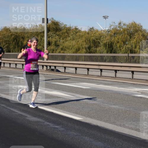 03.10.2025 - Köhlbrandbrückenlauf Julia Fischer http://msf.ph/oto/9009172 03.10.2025 12:52:19 Position 3  meine-sportfotos.de