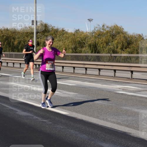 03.10.2025 - Köhlbrandbrückenlauf Julia Fischer http://msf.ph/oto/9009175 03.10.2025 12:52:19 Position 3  meine-sportfotos.de