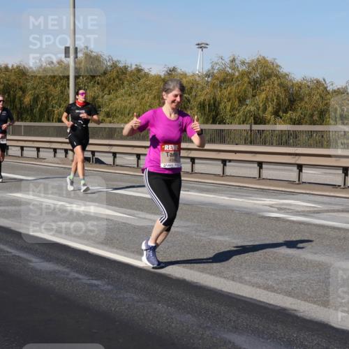 03.10.2025 - Köhlbrandbrückenlauf Julia Fischer http://msf.ph/oto/9009179 03.10.2025 12:52:20 Position 3 4384 meine-sportfotos.de