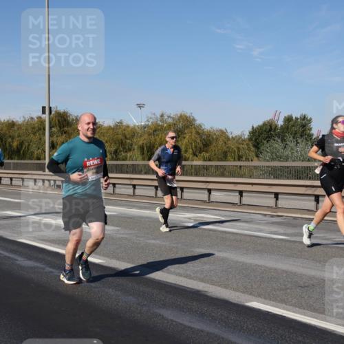 03.10.2025 - Köhlbrandbrückenlauf Julia Fischer http://msf.ph/oto/9009196 03.10.2025 12:52:23 Position 3  meine-sportfotos.de