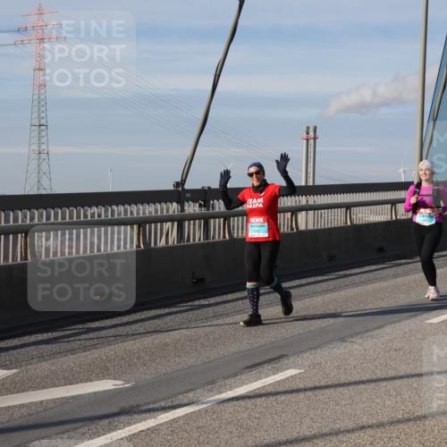 03.10.2025 - Köhlbrandbrückenlauf Julia Fischer http://msf.ph/oto/9009197 03.10.2025 10:09:47 Position 2  meine-sportfotos.de