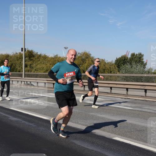 03.10.2025 - Köhlbrandbrückenlauf Julia Fischer http://msf.ph/oto/9009198 03.10.2025 12:52:23 Position 3  meine-sportfotos.de