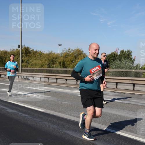 03.10.2025 - Köhlbrandbrückenlauf Julia Fischer http://msf.ph/oto/9009204 03.10.2025 12:52:23 Position 3 4122 meine-sportfotos.de