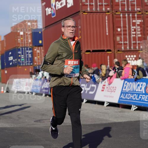 03.10.2025 - Köhlbrandbrückenlauf Michael Burmester http://msf.ph/oto/9009213 03.10.2025 10:10:25 Ziel 1093, 1307, 1499, 1605, 1631, 1636, 2134, 2728, 2858, 2890, 2964 meine-sportfotos.de
