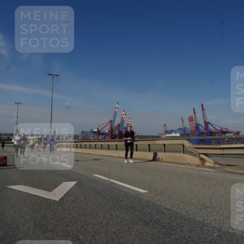 03.10.2025 - Köhlbrandbrückenlauf Matties Gatica Varas http://msf.ph/oto/9009220 03.10.2025 13:06:00 Position 2 118 meine-sportfotos.de