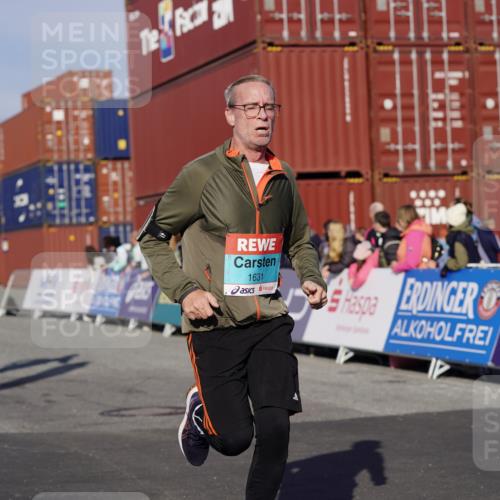 03.10.2025 - Köhlbrandbrückenlauf Michael Burmester http://msf.ph/oto/9009222 03.10.2025 10:10:25 Ziel 1093, 1307, 1499, 1605, 1631, 1636, 2134, 2728, 2858, 2890, 2964 meine-sportfotos.de