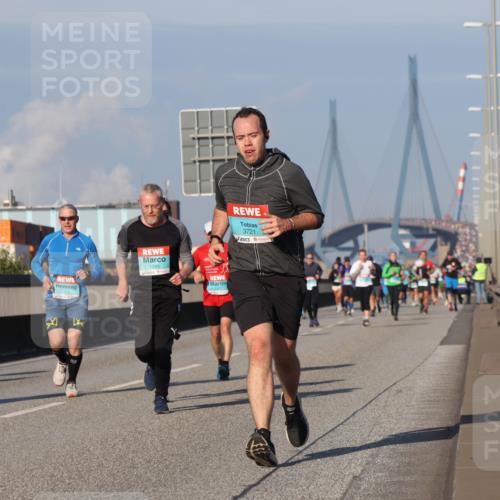 03.10.2025 - Köhlbrandbrückenlauf Luisa Fischer http://msf.ph/oto/9009231 03.10.2025 10:51:09 Position 3 1302, 1385, 3721 meine-sportfotos.de