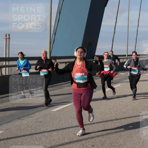 03.10.2025 - Köhlbrandbrückenlauf Julia Fischer http://msf.ph/oto/9009235 03.10.2025 10:09:59 Position 2 3822 meine-sportfotos.de