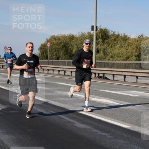 03.10.2025 - Köhlbrandbrückenlauf Julia Fischer http://msf.ph/oto/9009236 03.10.2025 12:52:27 Position 3 6065 meine-sportfotos.de