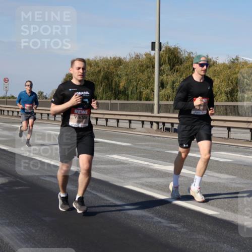 03.10.2025 - Köhlbrandbrückenlauf Julia Fischer http://msf.ph/oto/9009242 03.10.2025 12:52:28 Position 3  meine-sportfotos.de