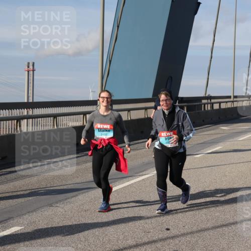 03.10.2025 - Köhlbrandbrückenlauf Julia Fischer http://msf.ph/oto/9009246 03.10.2025 10:10:01 Position 2 2452, 266 meine-sportfotos.de