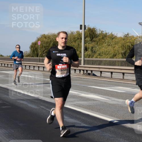 03.10.2025 - Köhlbrandbrückenlauf Julia Fischer http://msf.ph/oto/9009248 03.10.2025 12:52:28 Position 3 6065 meine-sportfotos.de