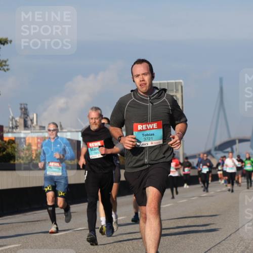 03.10.2025 - Köhlbrandbrückenlauf Luisa Fischer http://msf.ph/oto/9009250 03.10.2025 10:51:10 Position 3 1302, 3721, 1385 meine-sportfotos.de