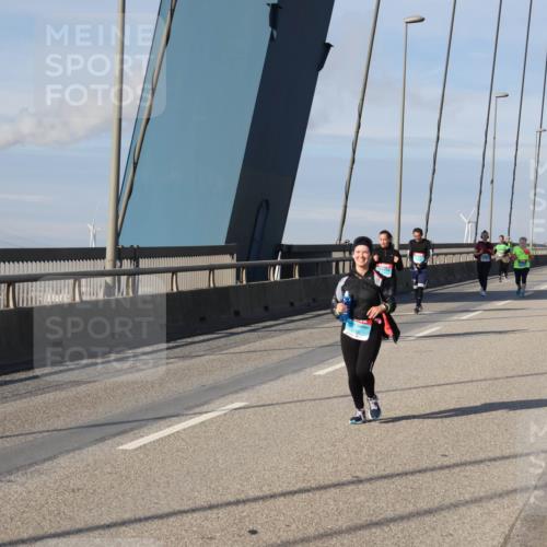 03.10.2025 - Köhlbrandbrückenlauf Julia Fischer http://msf.ph/oto/9009259 03.10.2025 10:10:09 Position 2  meine-sportfotos.de