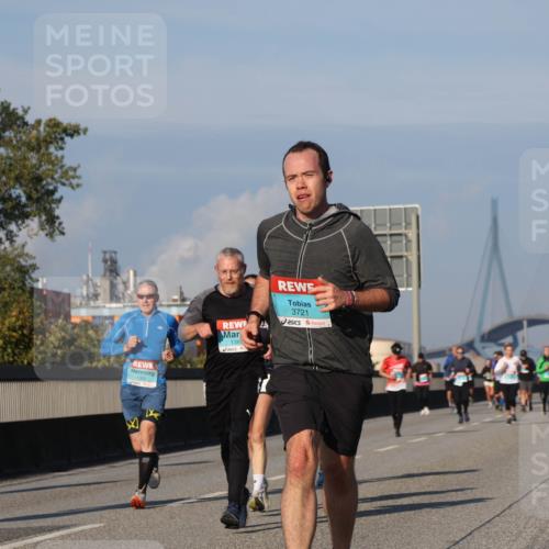 03.10.2025 - Köhlbrandbrückenlauf Luisa Fischer http://msf.ph/oto/9009261 03.10.2025 10:51:10 Position 3 4, 1385, 3721 meine-sportfotos.de