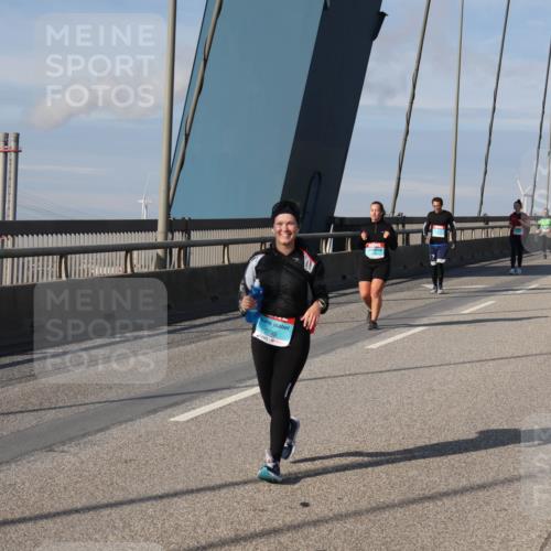 03.10.2025 - Köhlbrandbrückenlauf Julia Fischer http://msf.ph/oto/9009273 03.10.2025 10:10:11 Position 2 2795 meine-sportfotos.de