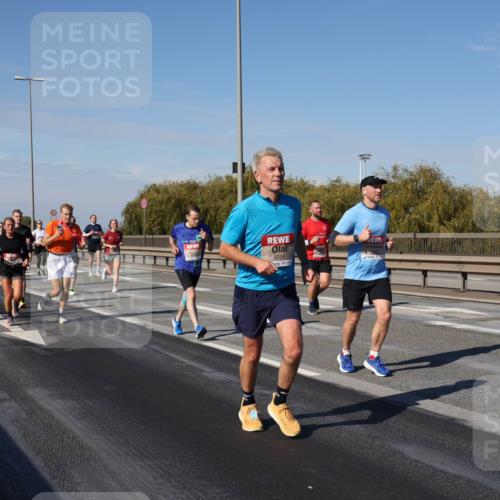 03.10.2025 - Köhlbrandbrückenlauf Julia Fischer http://msf.ph/oto/9009275 03.10.2025 12:52:36 Position 3 4288 meine-sportfotos.de
