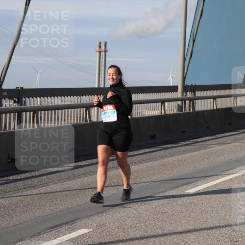 03.10.2025 - Köhlbrandbrückenlauf Julia Fischer http://msf.ph/oto/9009279 03.10.2025 10:10:16 Position 2 3098 meine-sportfotos.de